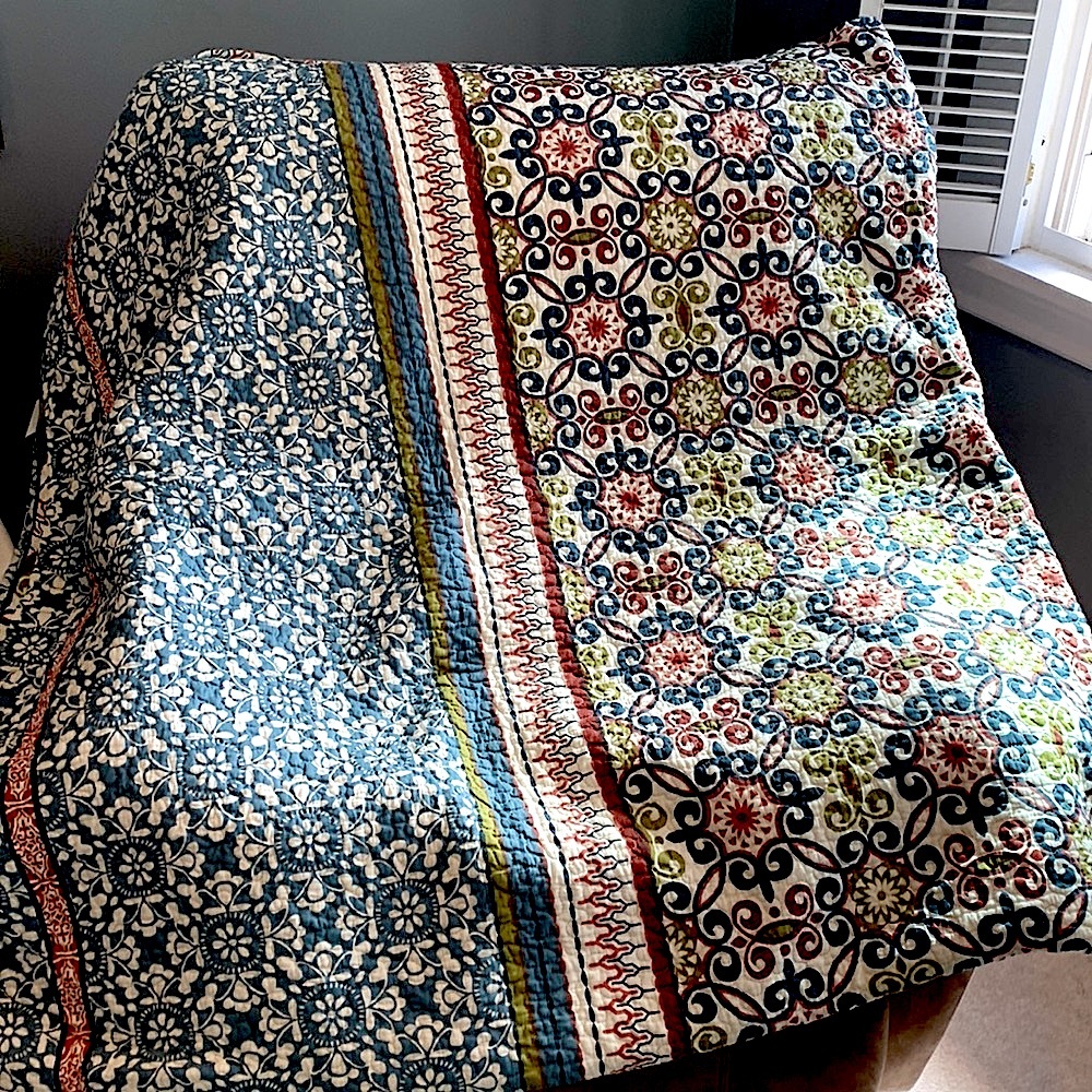 Queen size boho quilt with 2 pillow cases